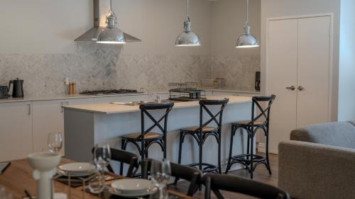 Baldivis House | 35 Hamptons Luxury Escape Family Home Sleeps9