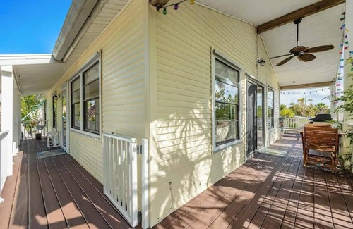 The Dunes House | 35 Palms Cottage-Relax & unwind in this centrally located 3 bedroom/2 bath home