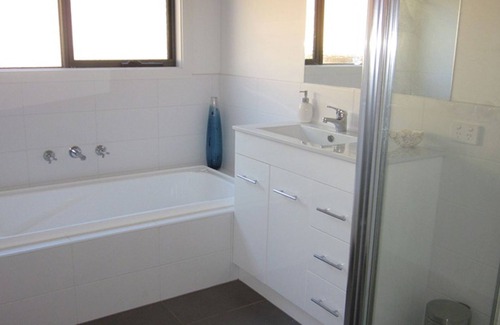 Sunset Strip House | 35 Phillip Island Road, Sunset Strip - Central location