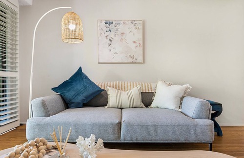 Moreton Bay Region Apartment | 350m from Kings Beach | 3 bedroom | 1 bathroom | A/C | communal swimming pool