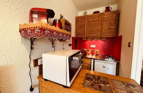 Plan Peisey Apartment | 350m from ski slopes, 4th floor, view mountain, balcony, tv, ski locker, 24m², Peisey-Vallandry
