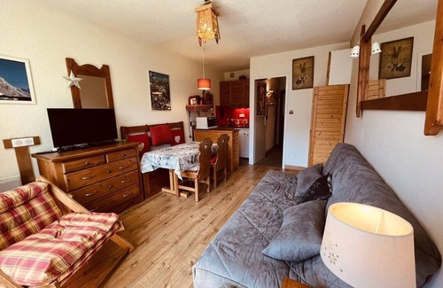 Plan Peisey Apartment | 350m from ski slopes, 4th floor, view mountain, balcony, tv, ski locker, 24m², Peisey-Vallandry