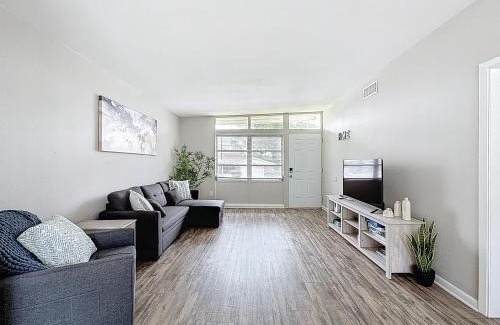 Tampa House | 3517 River Grove Drive