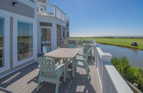 Saint Helena Island House | 355 Ocean Point Dr