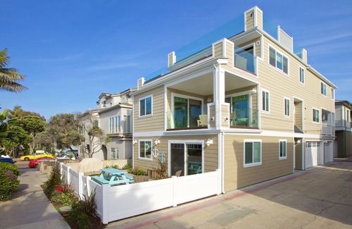 Central Mission Beach House | 3565 - Luxurious, 50 feet to Ocean, roof deck