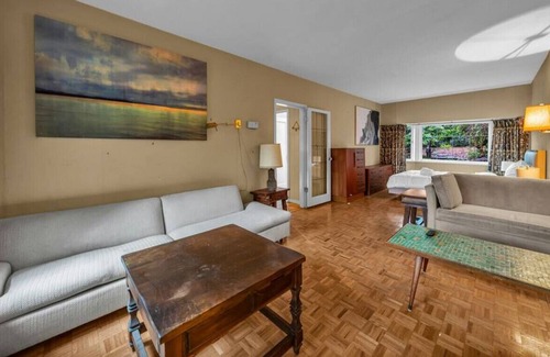Dunbar House | 3566 · 3BE+1BR House Vancouver West/Free Parking!