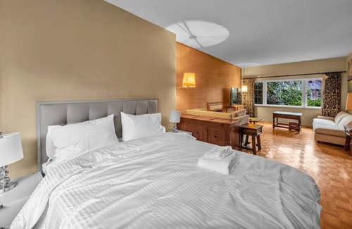 Dunbar House | 3566 · 3BE+1BR House Vancouver West/Free Parking!