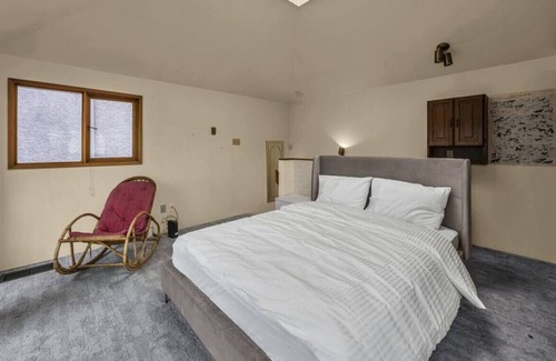 Dunbar House | 3566 · 3BE+1BR House Vancouver West/Free Parking!