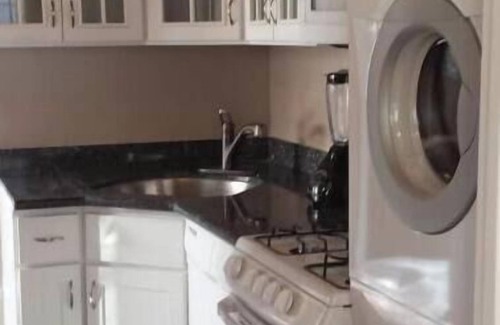 Menlo Park Apartment | 359#B Dwntwn 2bdrm/1.5bath w/Den Laundry AC