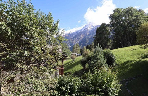 Les Houches Apartment | 35sqm apartment near ski slopes, pool, pets allowed