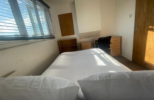 Selly Oak House | 360 Accommodation - Tiverton rd
