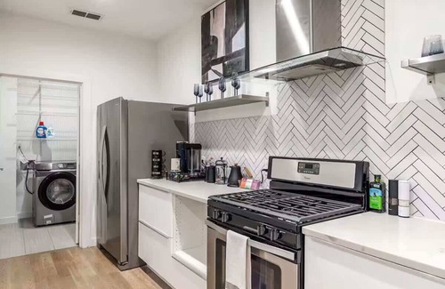 West Dallas House | 360 City Views ~ DT Dallas ~ Sleeps 10~ 2xRooftops