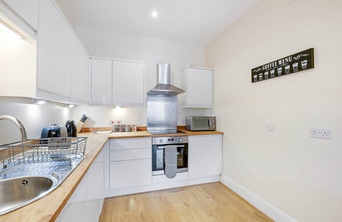 Maidenhead Apartment | 360 MH Victoria Hse 05 - Luxury 2 Bedroom Apt. 05 with Parking