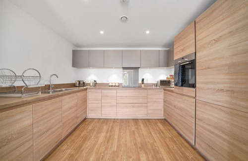 Reading City Centre Apartment | 360 RG1 Kennet Hse 07 -Kennet House 2 Bed and 2 Bath Apt. 7