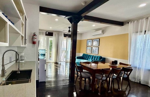 Caye Caulker Villa | 360 Suites: Seaside 6 Bedroom Retreat