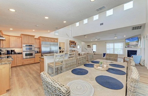 Placida House | 360* Views at "LGI Paradise" ~ Screened Porch w/Hot Tub, Golf Cart included