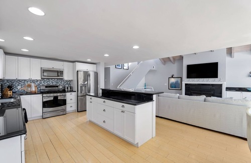 Hollywood Beach House | 3612O Hollywood Beach Inboard home Pet Friendly!