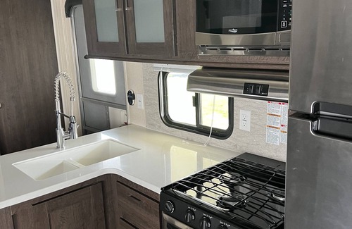 New Baltimore House | 37 foot camper on the water with a Boat Slip available