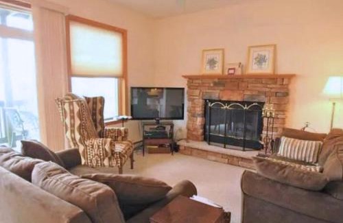 Tannersville House | 376 Linden Ct