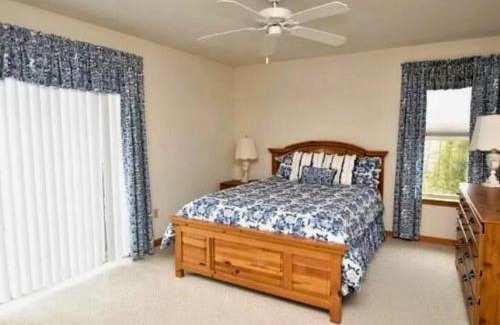 Tannersville House | 376 Linden Ct