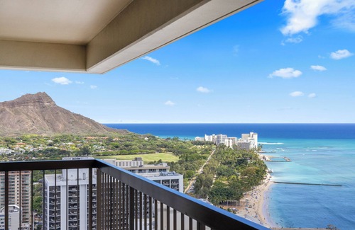 Waikiki Condo | 37th Fl Penthouse | King Bed | AC | Ocean View