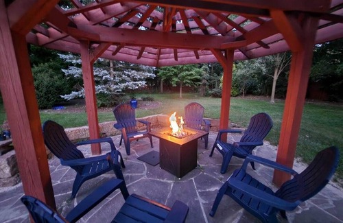 Fairlawn Heights House | 385 · Fairlawn Serenity Retreat