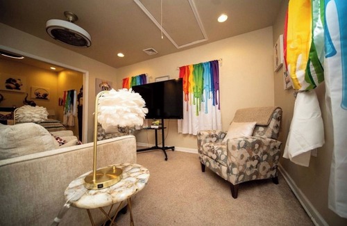 Roxborough House | 389D) Relaxing 1 BR Home!