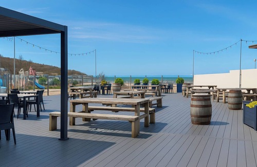 Weymouth Cottage | 39 GREENLANDS, LITTLESEA HOLIDAY PARK, pet friendly in Weymouth