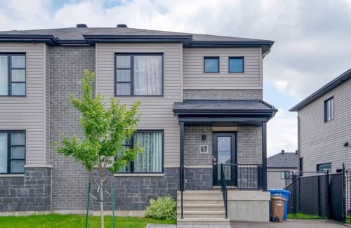 Plateau House | 39 rue d'anvers · Spacious New 3 Bedroom Home in Gatineau