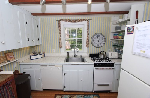 East Sandwich Cottage | 39 Wing Blvd W - Private beach access!