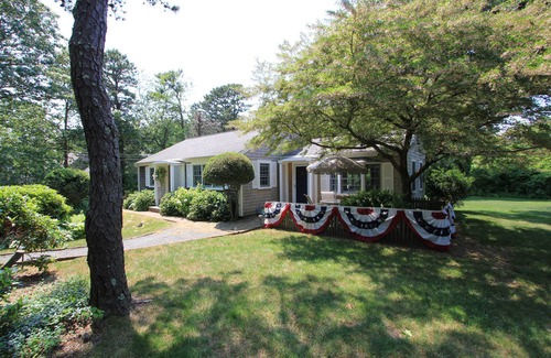 East Sandwich Cottage | 39 Wing Blvd W - Private beach access!
