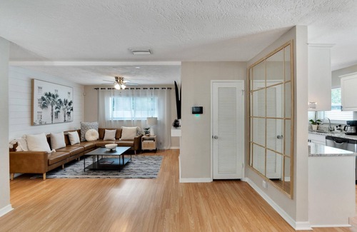 Sun Bay South House | 3908 W Tyson Ave Summ