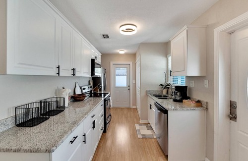 Sun Bay South House | 3908 W Tyson Ave Summ