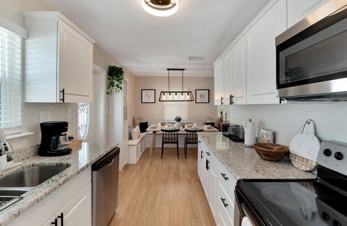 Sun Bay South House | 3908 W Tyson Ave Summ