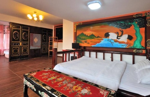 Shangri-La House | 3are3 Hotel