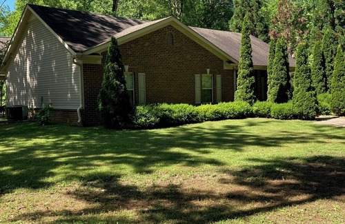 Athens House | 3B 2B Elk River home Why stay in a hotel when you can have a home? Work & Playn