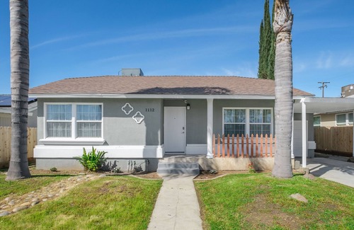 Fresno House | 3B/2Bth Clean, Cozy, Convenient