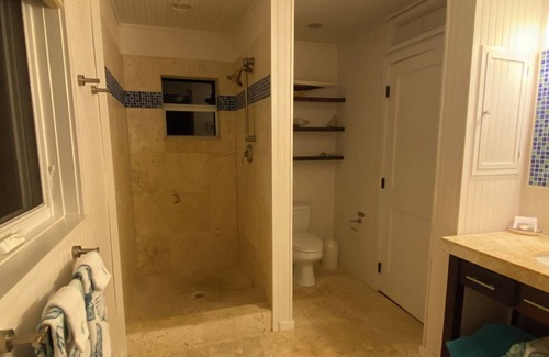 Green Turtle Cay House | 3b/3b, whole house generator, 238 steps to Coco Bay. Sleeps 4-6-8. City water.