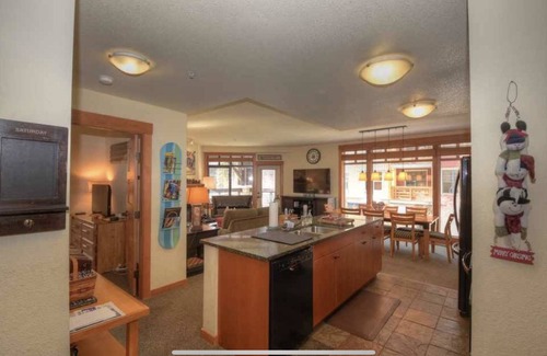 Mammoth Lakes Condo | 3B/3BA The Village At Mammoth, Corner Suite In The Clock Tower, Amazing Location