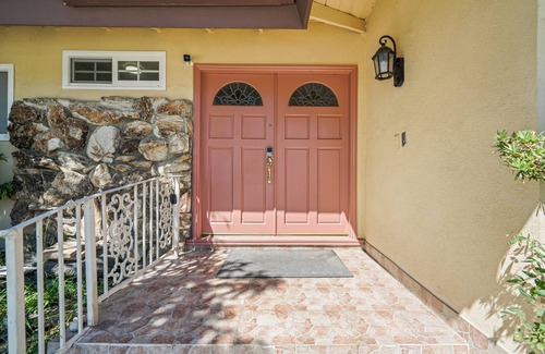 North Hills West House | 3B2BA Northridge Large Comfy Home Central Location