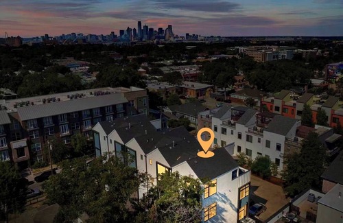 Oak Cliff House | 3B3.5B/4Beds Rooftop Skyline Balcony near Bishop Arts in Dallas