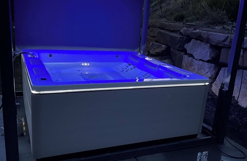 Samak Cabin | 3Bd 2.5Bth, Hot Tub, Wheelchair Accessible and Mountain View’s
