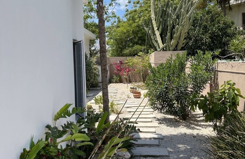 Progreso Municipality House | 3BD/2B-w/2 Kingsize bedrooms-House-Near Beach-Pool-Hottub-Lrg Patio-pet friendly