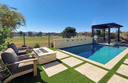 Surprise House | 3bd/2ba House w/ Pool, Hot Tub, Kiddie Pool, Firepits, & Resort Style Amenities