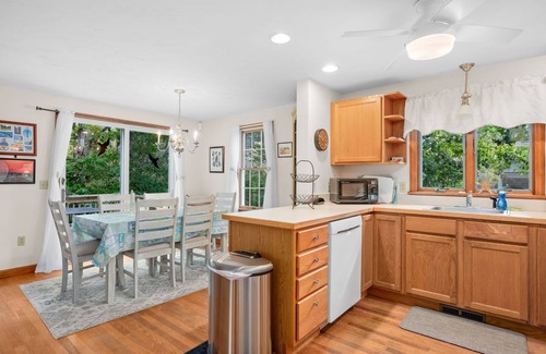 South Harwich House | 3bd 2bth Dog Friendly .3 miles to Red River Beach