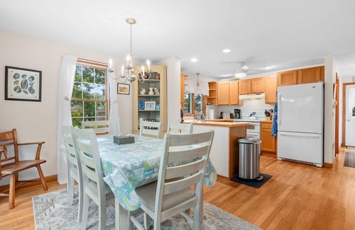 South Harwich House | 3bd 2bth Dog Friendly .3 miles to Red River Beach