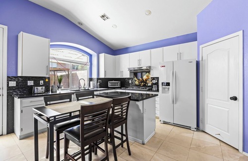 Spring Valley House | 3bd 3 bath delightful home 20 min Strip. 1 king 2 queen sofabed pool spa, garage