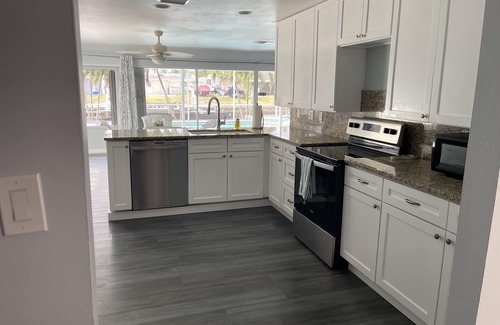 Yacht Club House | 3BD/3BA w/Electric Dock/Heated Pool; WINTER VACA; Gulf Access – BUDGET FRIENDLY!