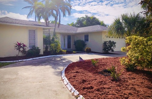 Yacht Club House | 3BD/3BA w/Electric Dock/Heated Pool; WINTER VACA; Gulf Access – BUDGET FRIENDLY!