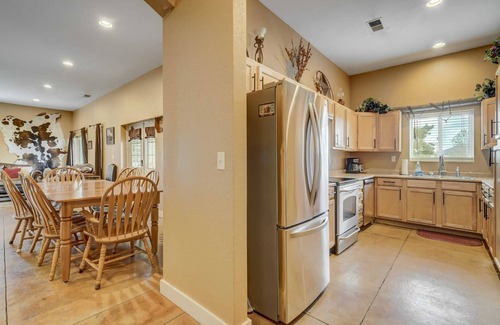 Larkspur House | 3BD |Cowboy Quarters Retreat Experience